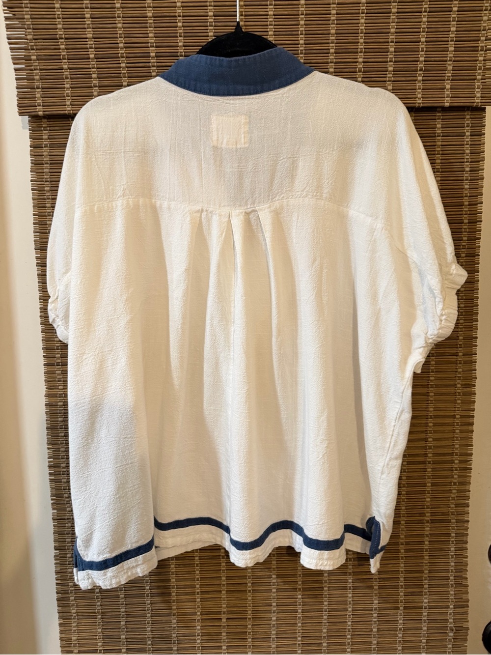 Umgee ivory and navy contrast blouse $49 msrp large - Picture 4 of 4
